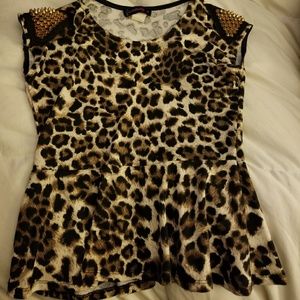 Cheetah with spikes on the shoulder